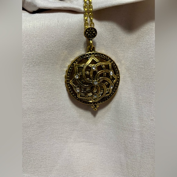 NWT Statement fashion necklace - Picture 3 of 5